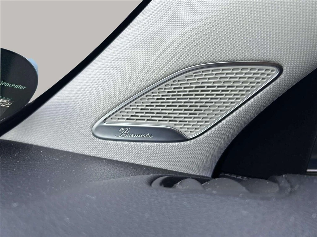 Mercedes-Benz-EQB-image-11