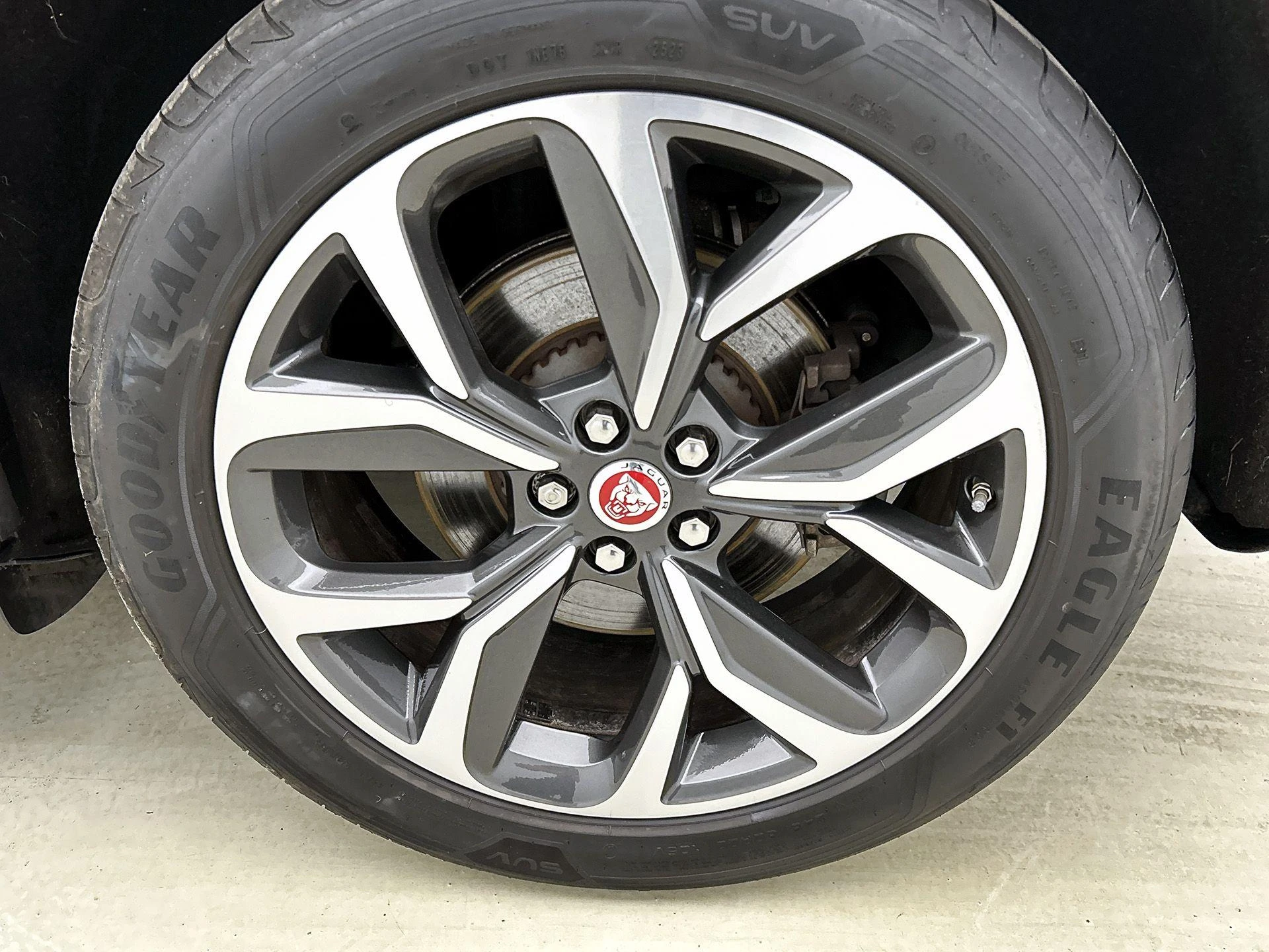 Jaguar-I-PACE-image-32