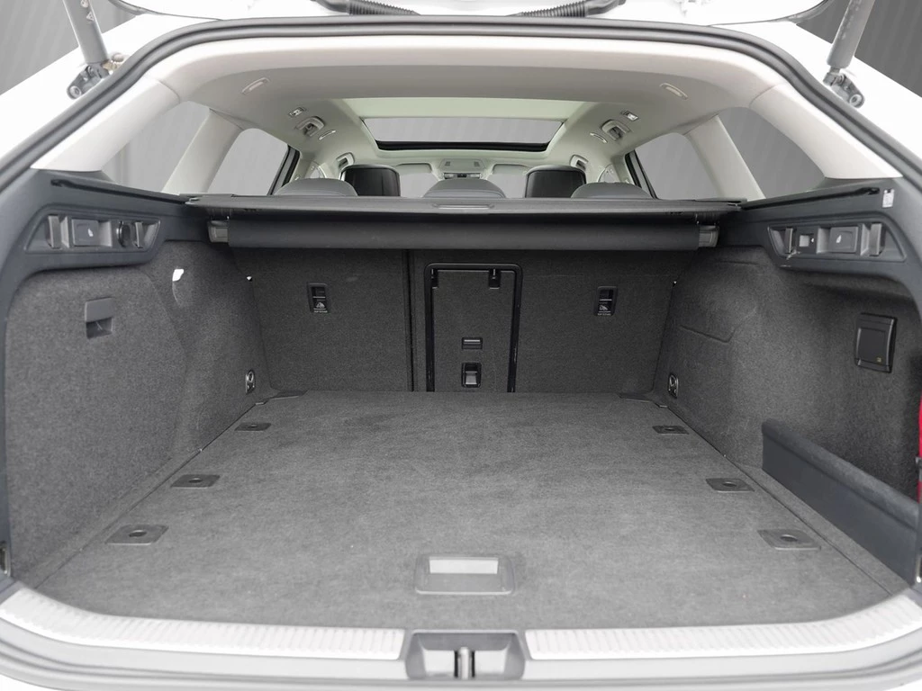 Volkswagen Passat Variant 2.0 TDI DSG Elegance *IQ-Light*Leder*Navi*Head-up*Panorama*AHK*DCC*Trailer-Assist*uvm