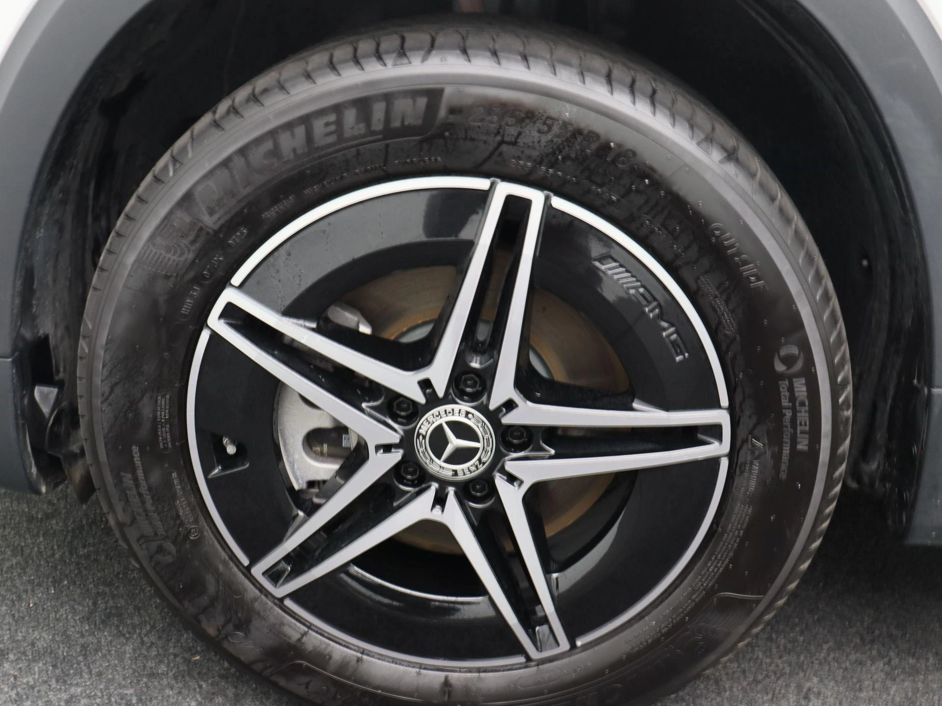 Mercedes-Benz-EQB-image-7