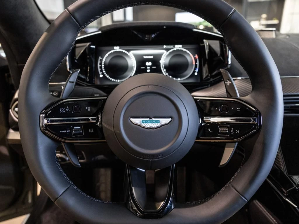 Aston Martin-V8 Vantage-image-11