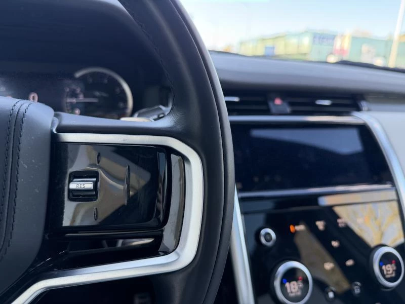 Land Rover-Discovery Sport-image-13