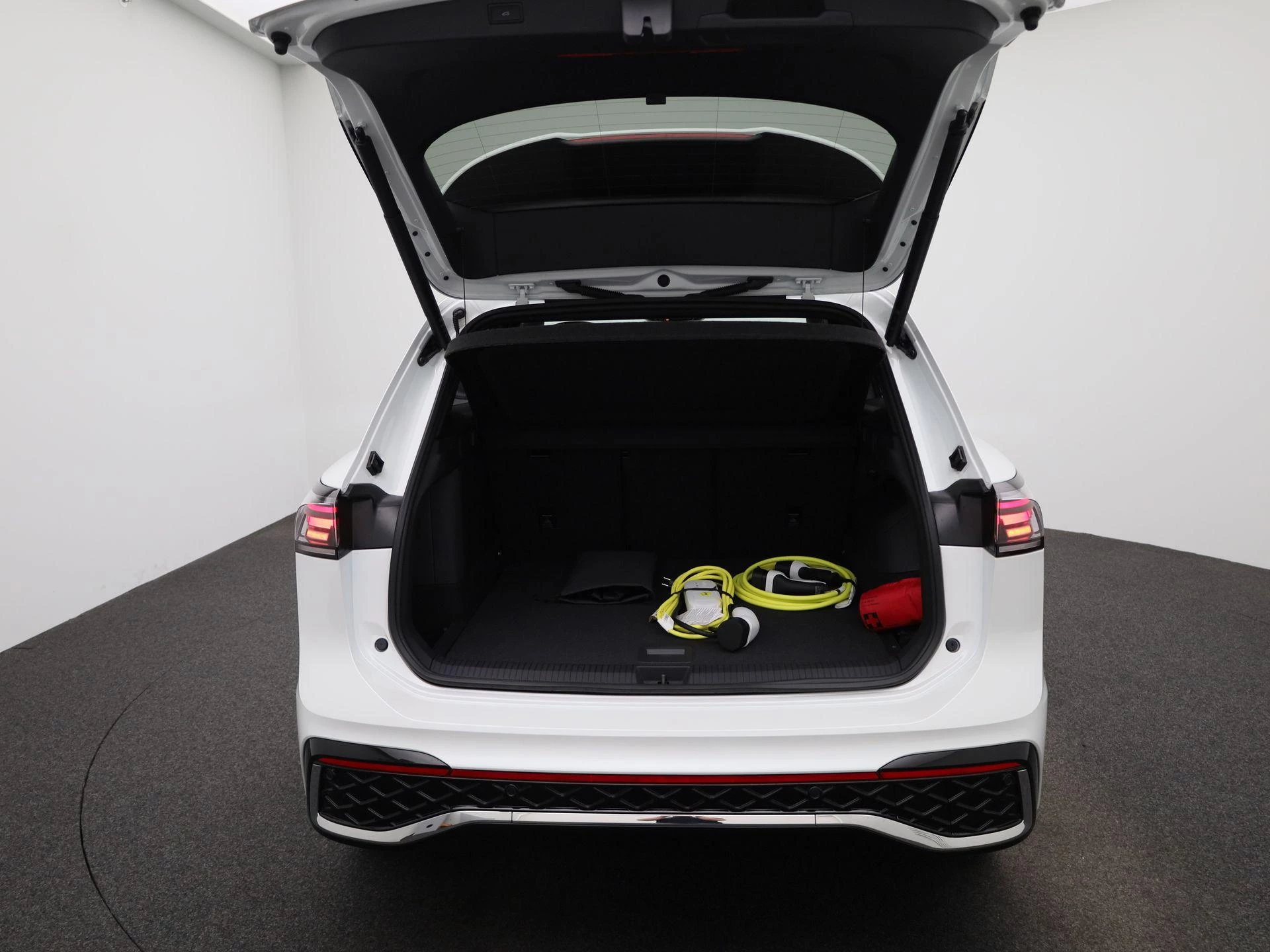 Volkswagen Tiguan 1.5 eHybrid R-Line Edition 272 PK |