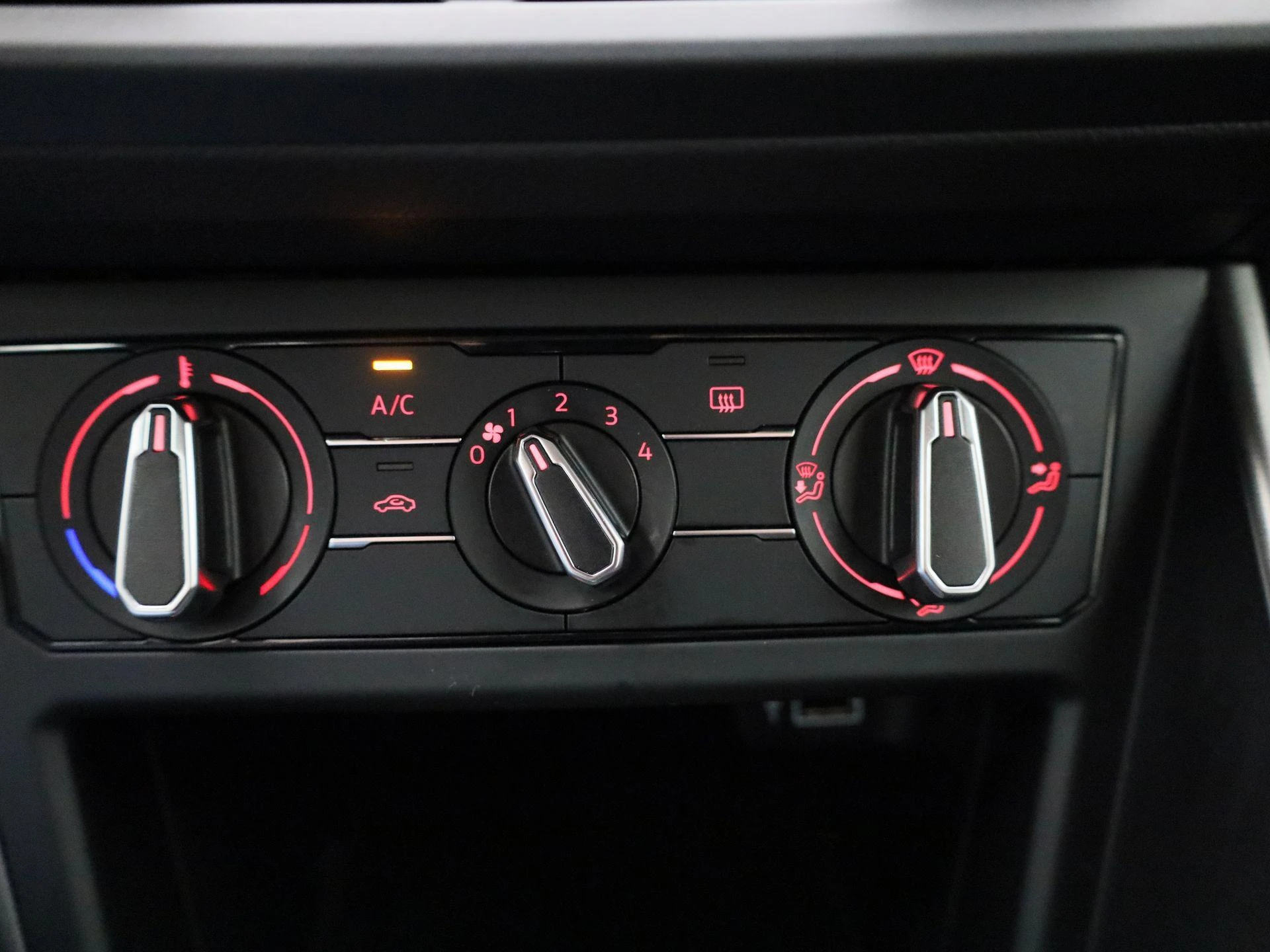Volkswagen-Polo-image-17