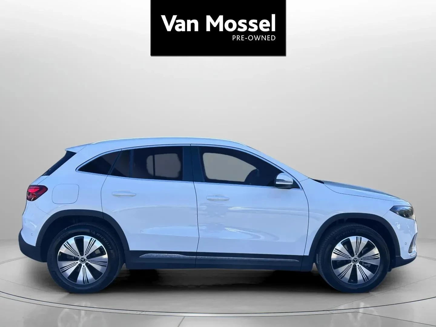 Mercedes-Benz-EQA-image-3