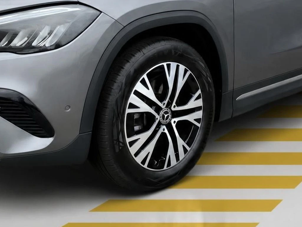 Mercedes-Benz-GLA 200 d-image-5