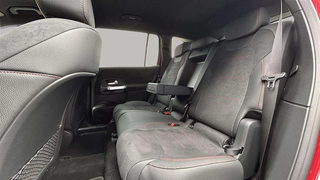 Mercedes-Benz-EQB-image-19