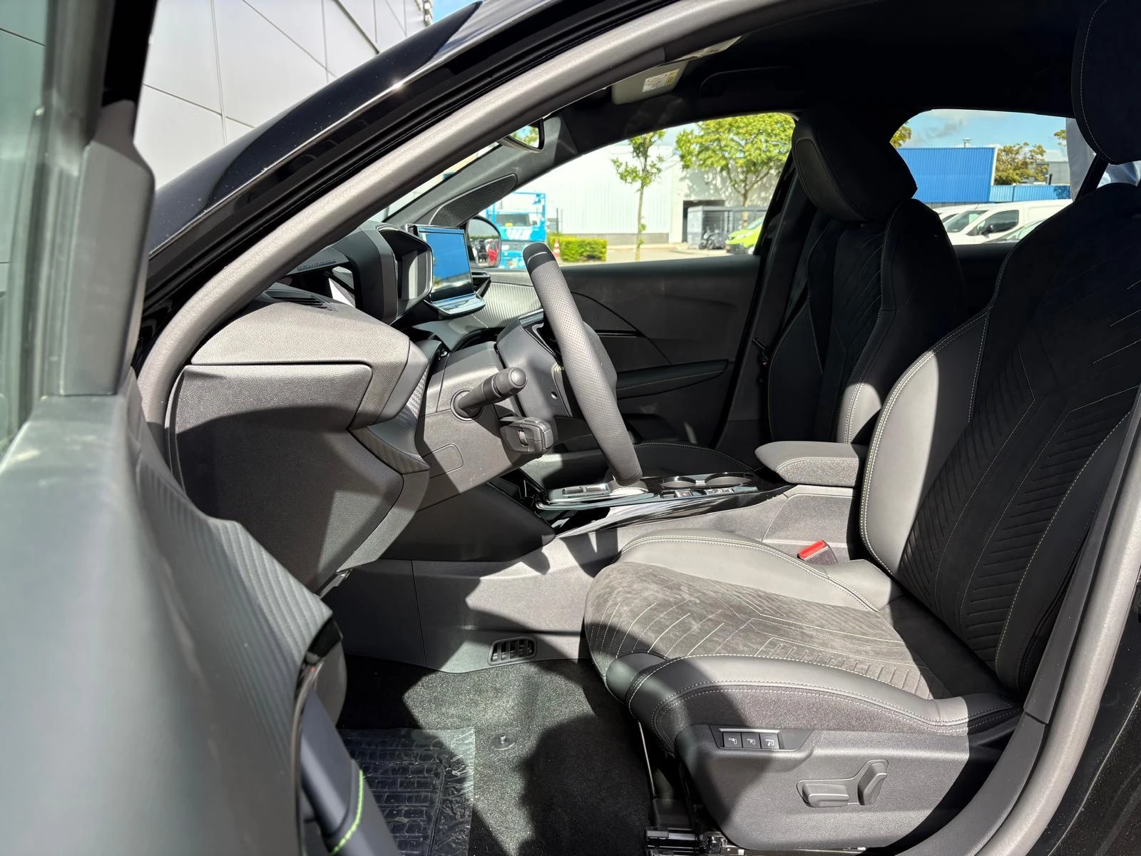 Peugeot-208-image-17