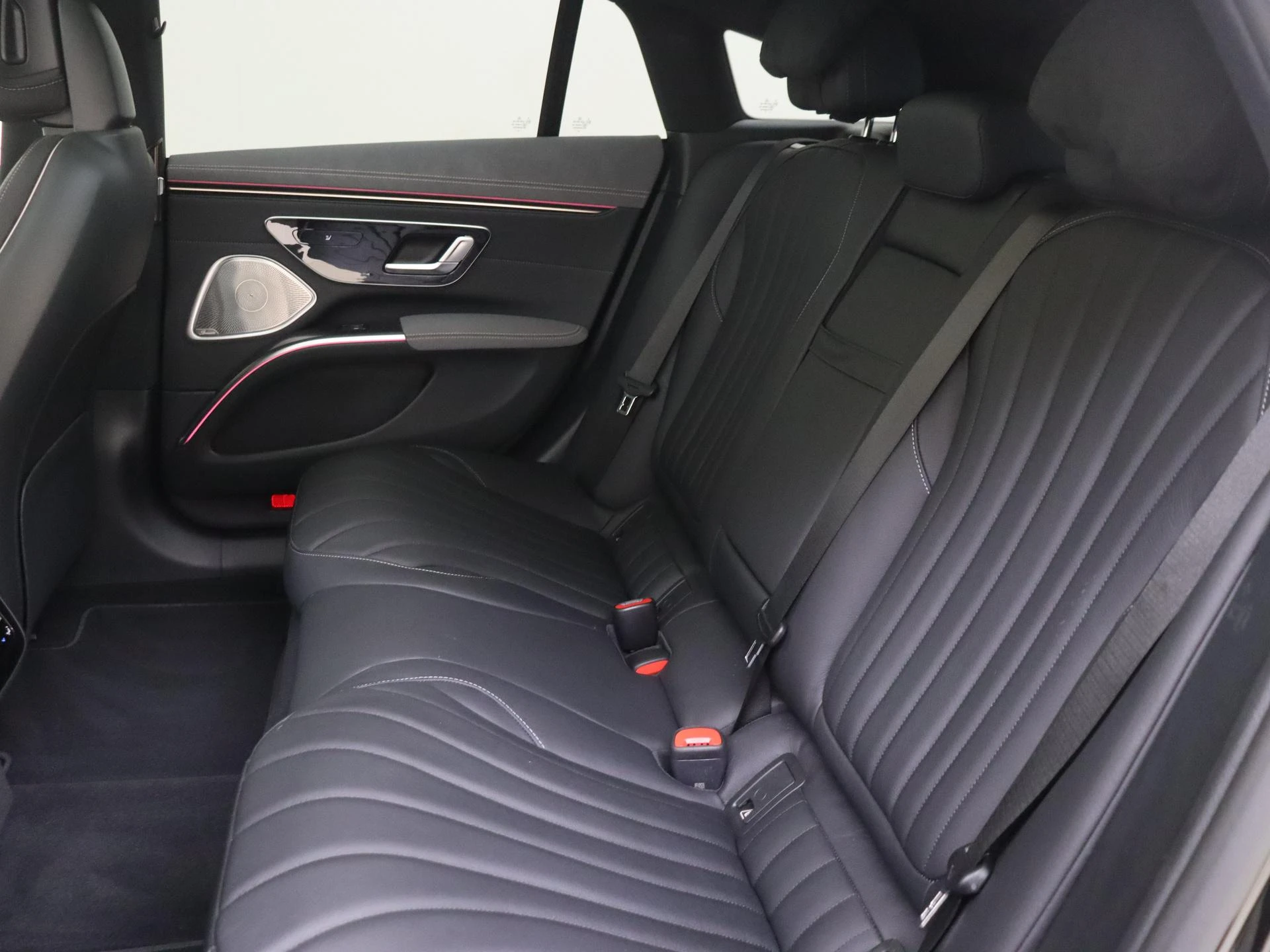 Mercedes-Benz-EQS-image-15