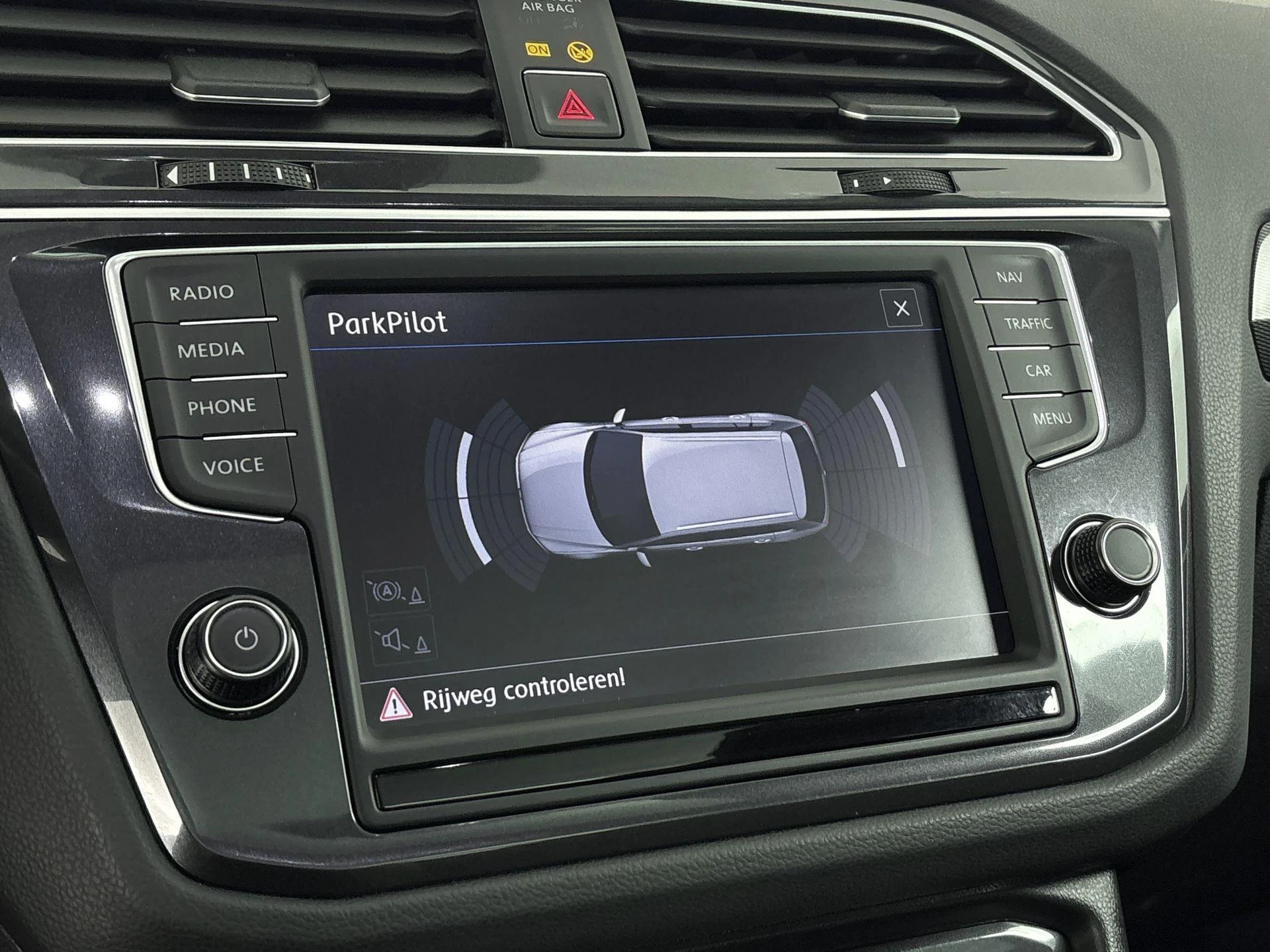 Volkswagen-Tiguan-image-11