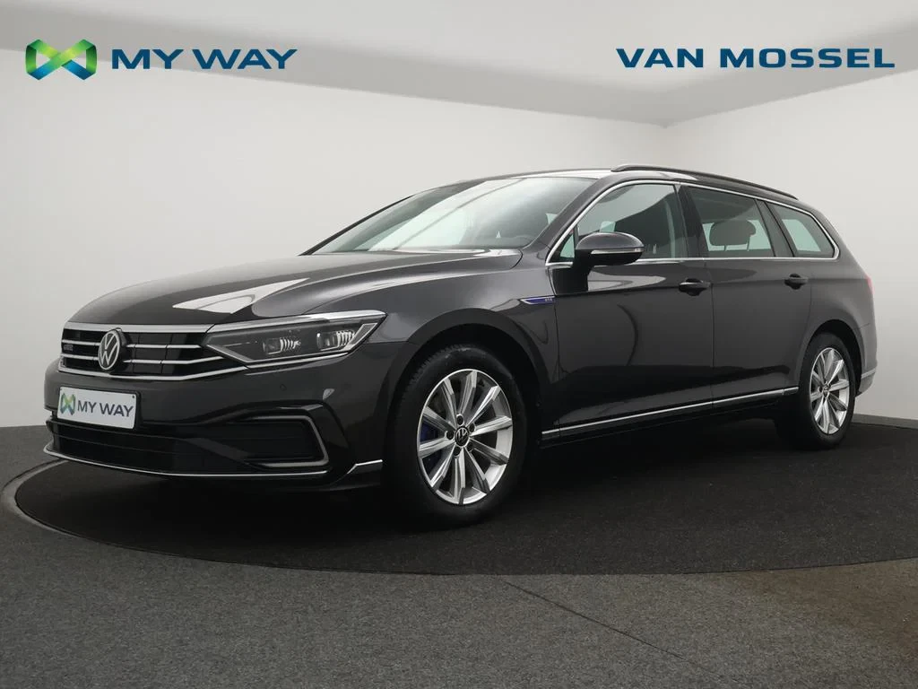 Volkswagen-Passat-image-0