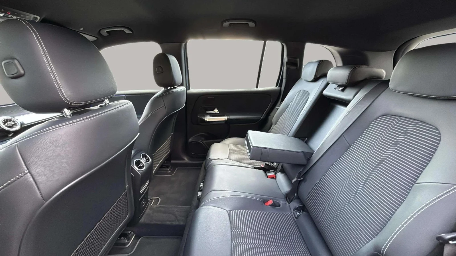 Mercedes-Benz-EQB-image-9