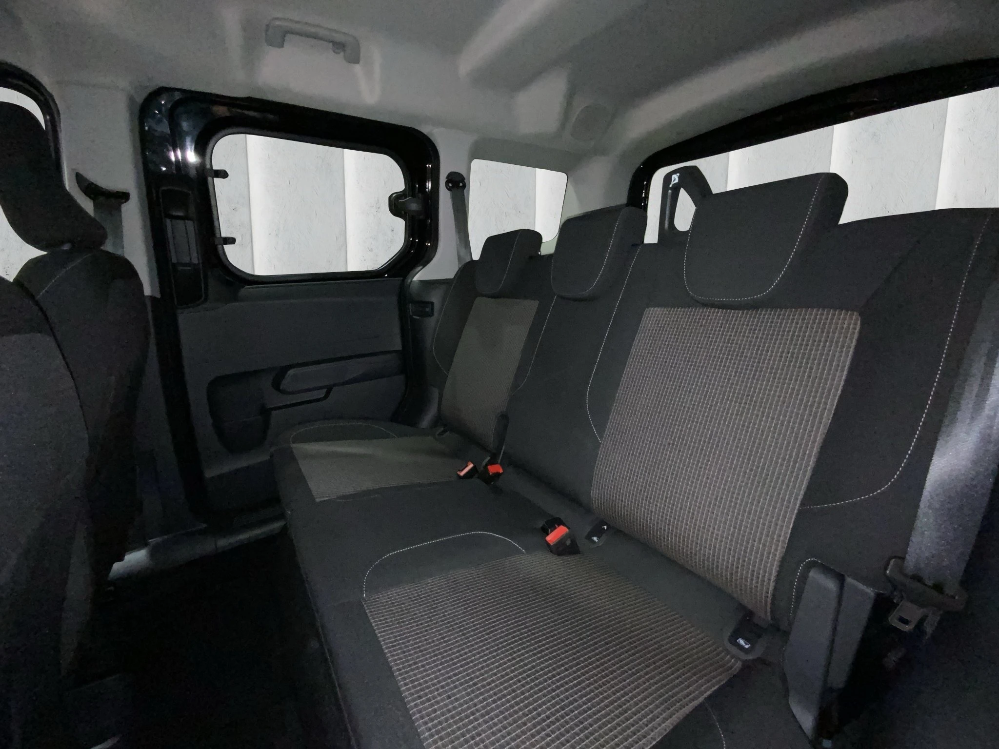Ford-Tourneo Courier-image-10