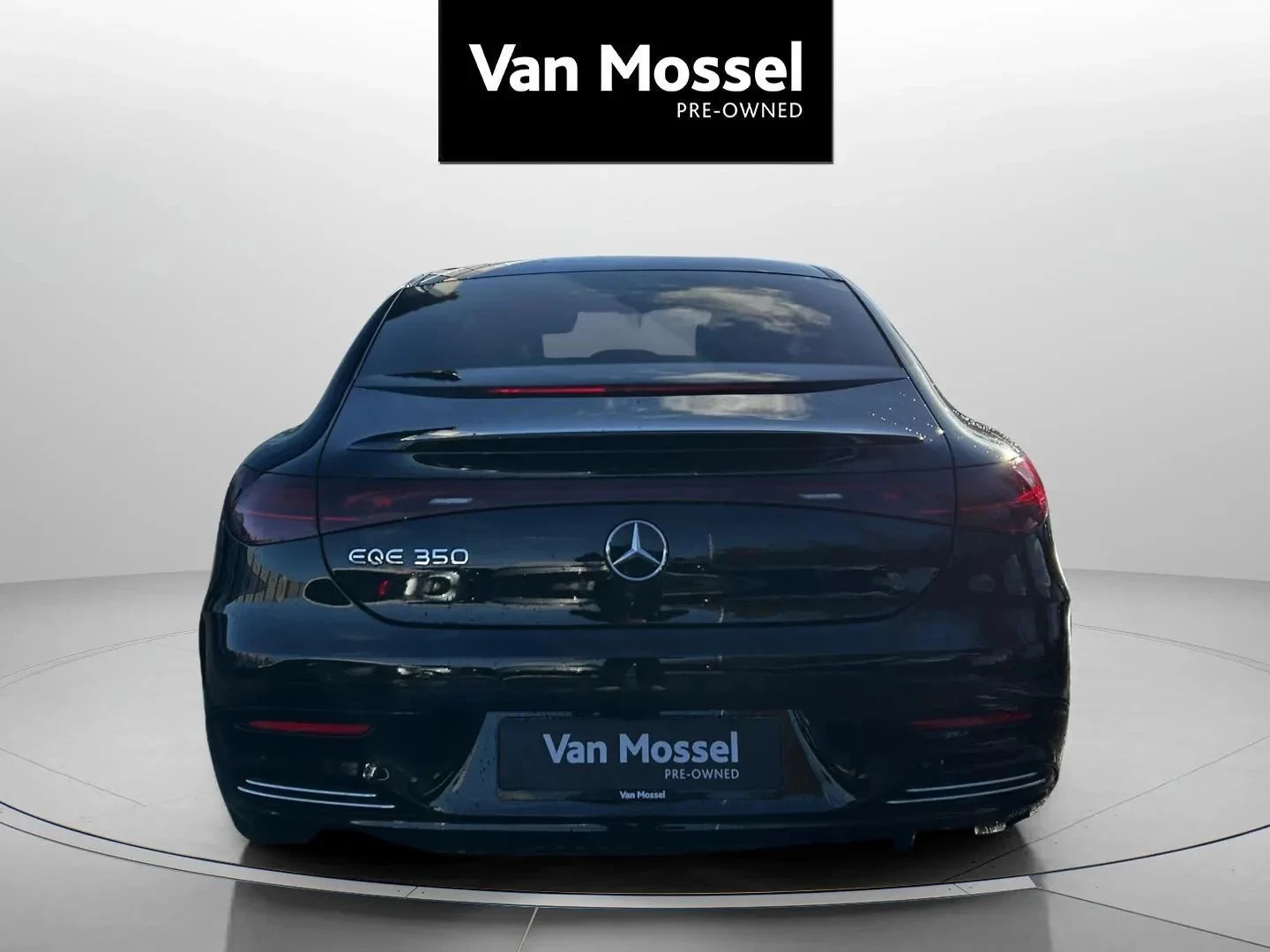 Mercedes-Benz-EQE-image-4