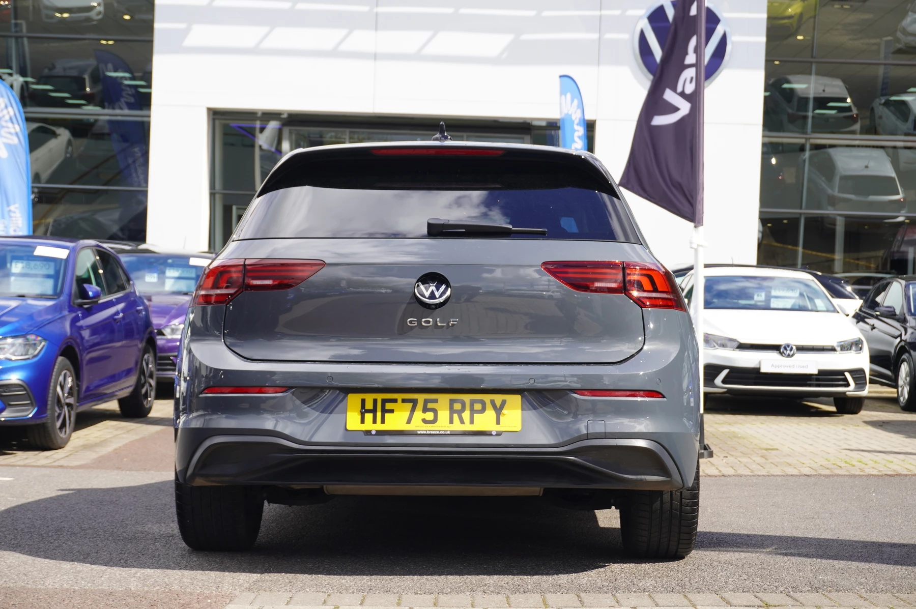 Volkswagen-Golf-image-12