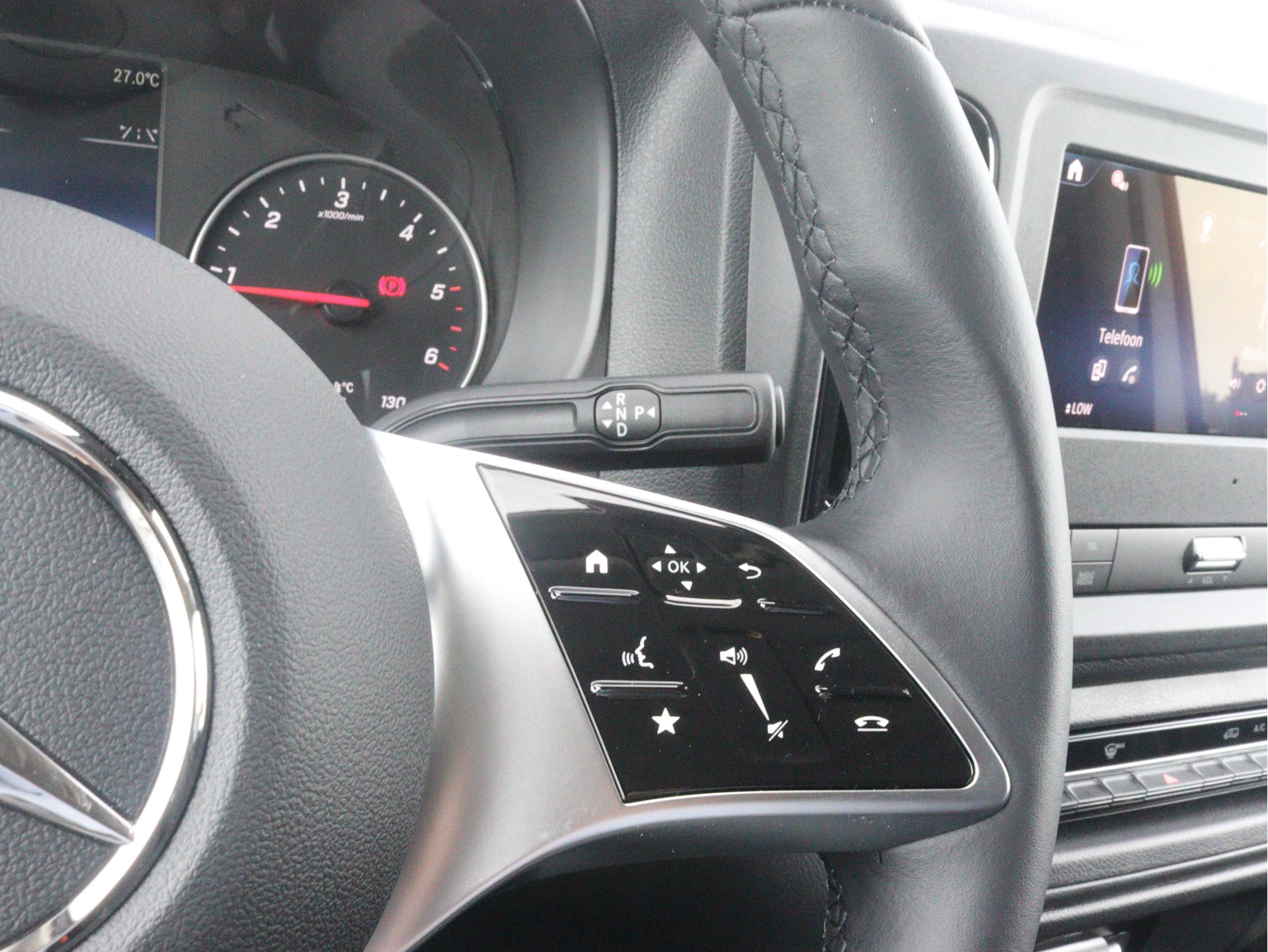 Mercedes-Benz-Vito-image-7