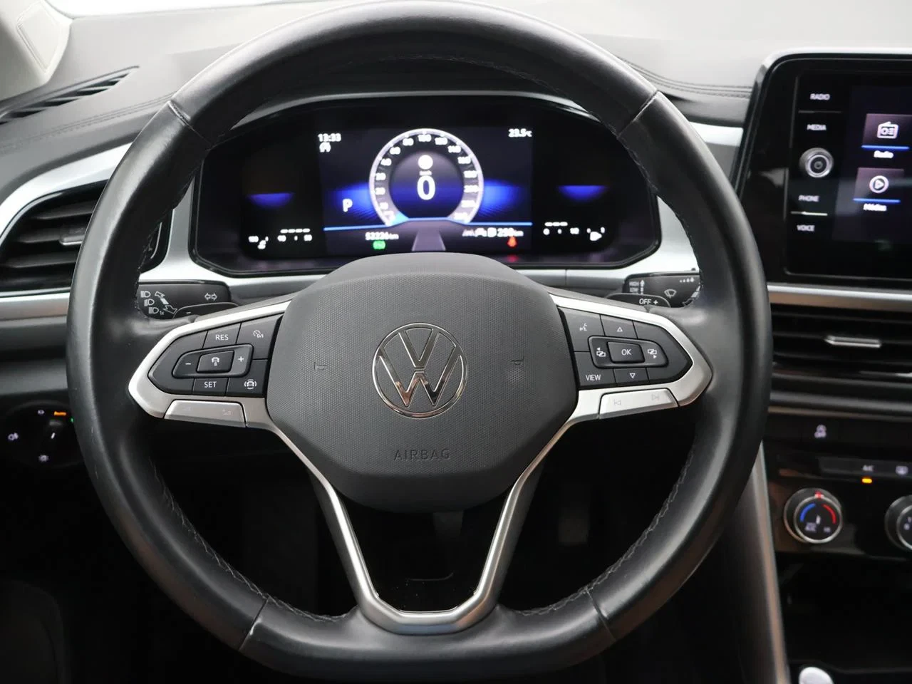 Volkswagen-T-Roc-image-17
