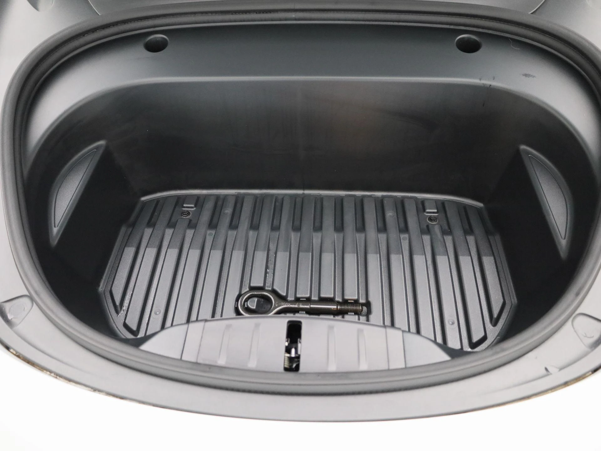 Tesla-Model 3-image-35