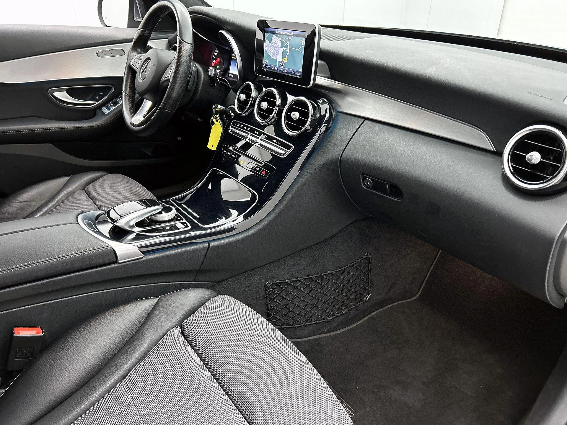 Mercedes-Benz-C-Klasse-image-21