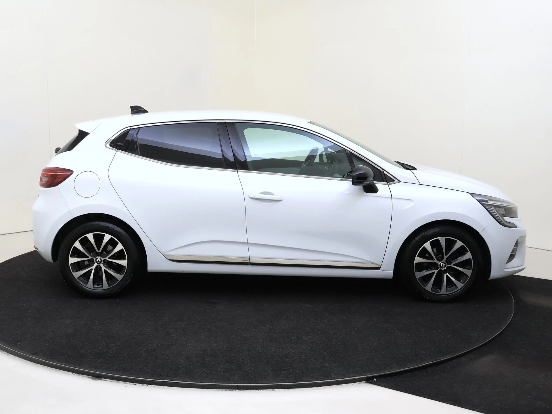 Renault-Clio-image-8