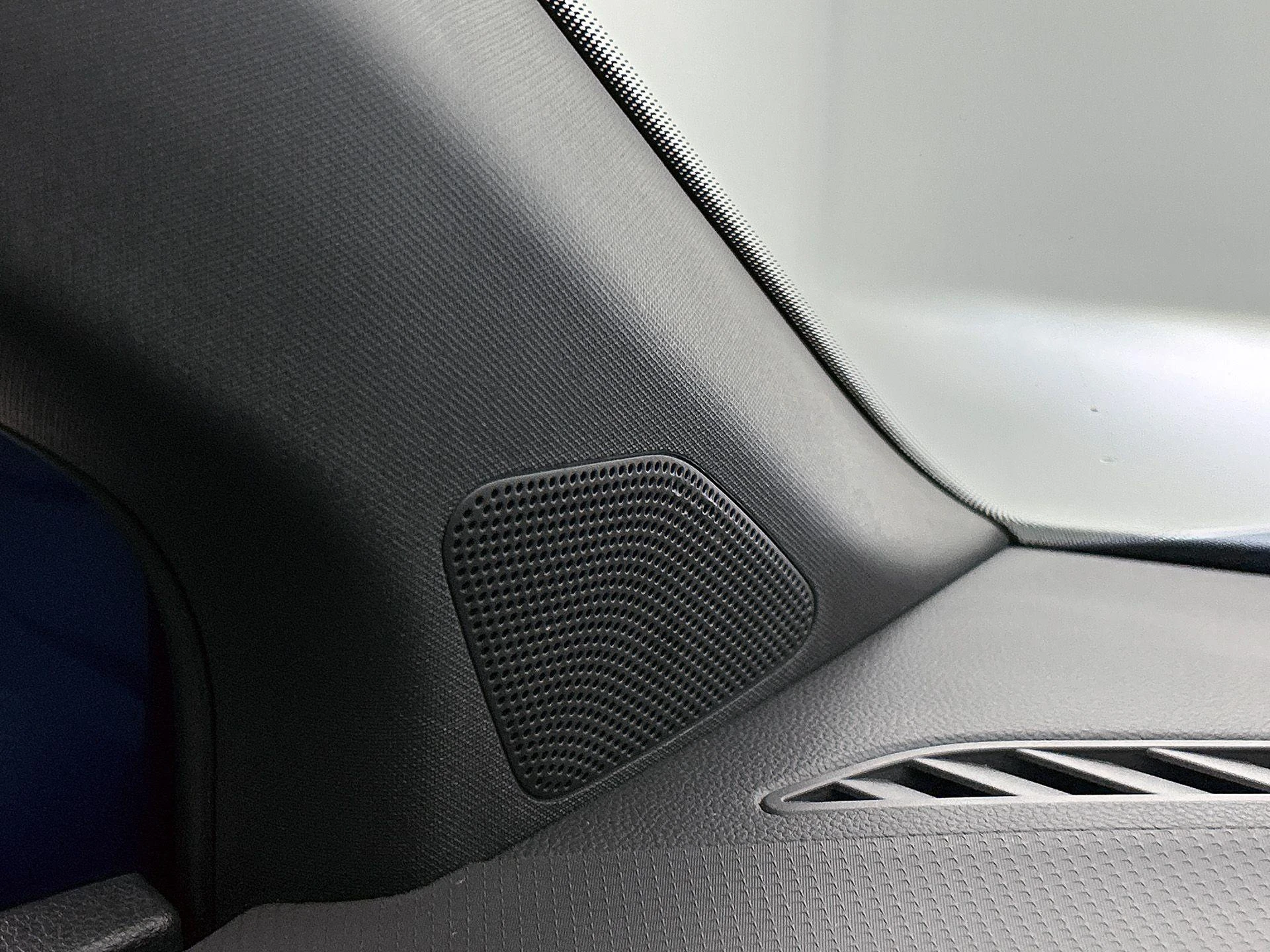 SEAT-Arona-image-13