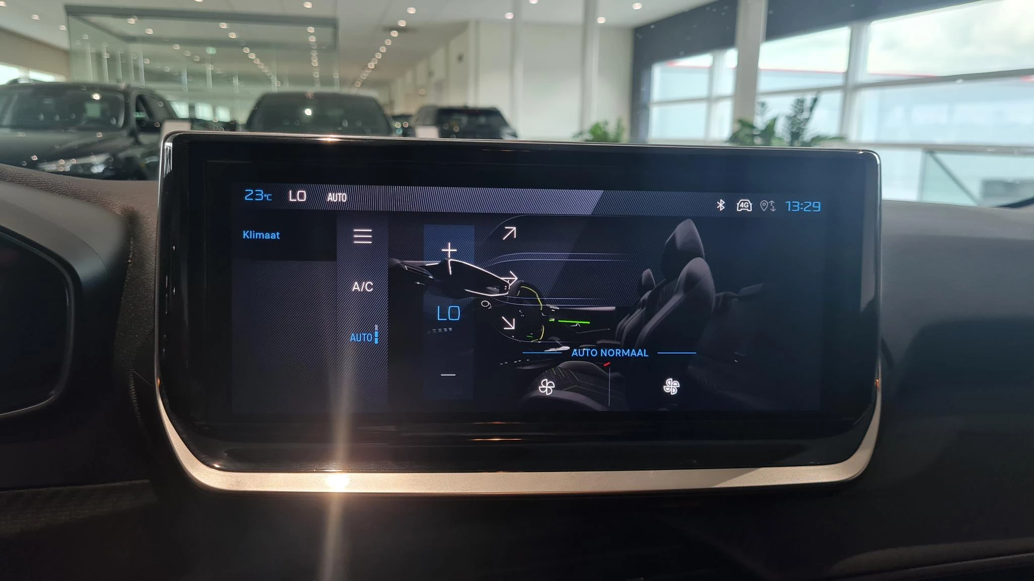 Peugeot-208-image-19