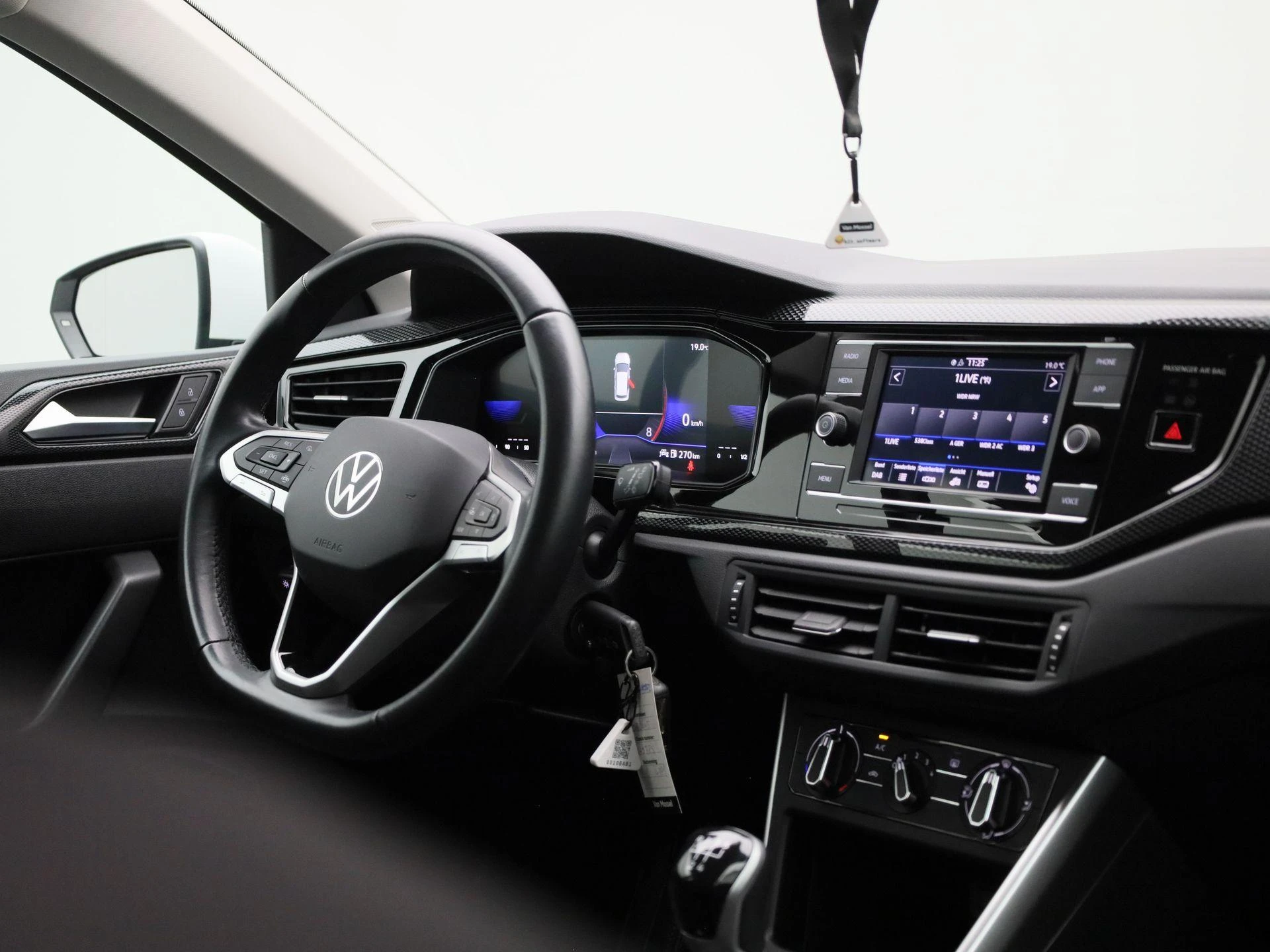Volkswagen-Polo-image-31