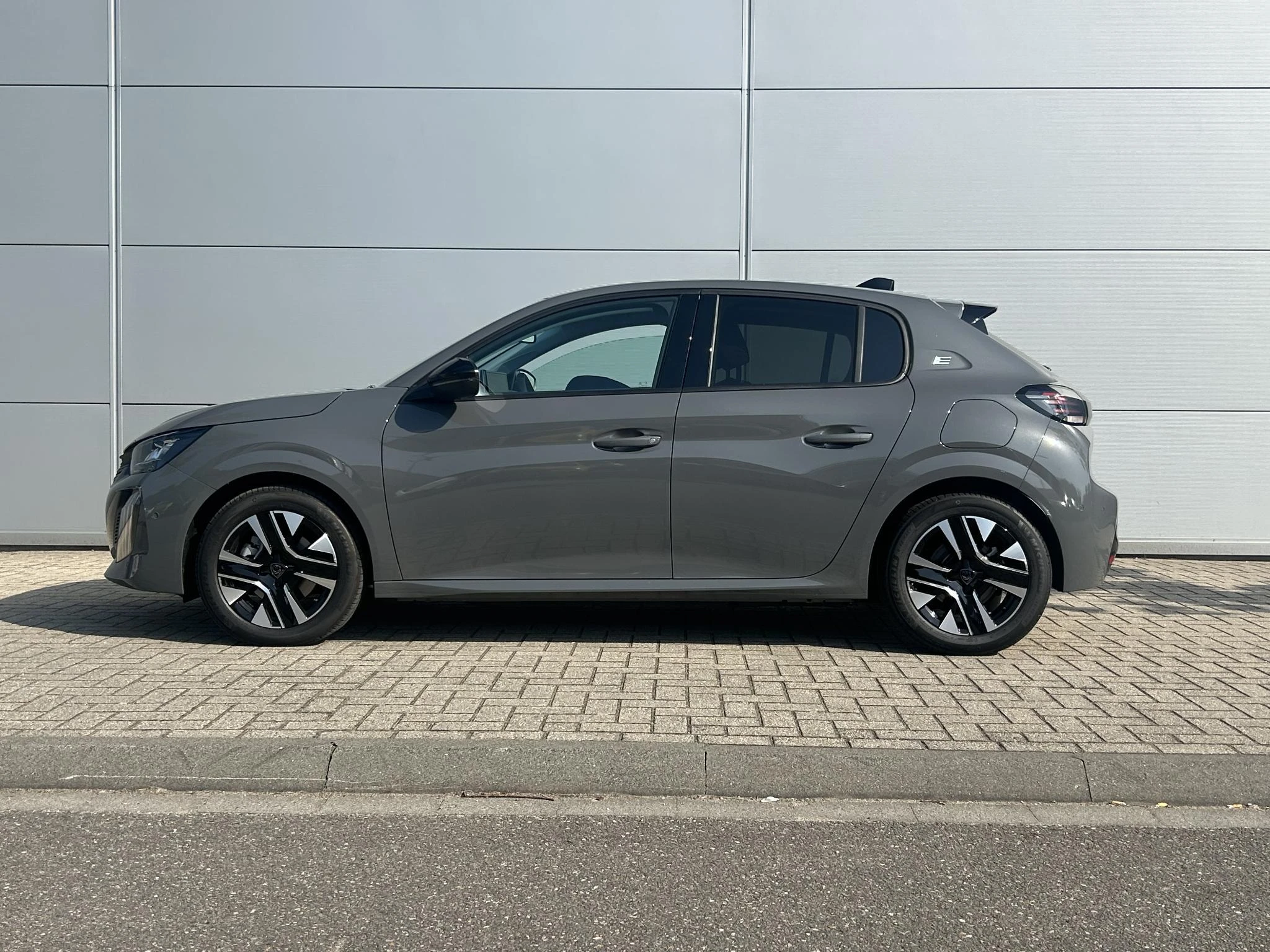 Peugeot-e-208-image-2