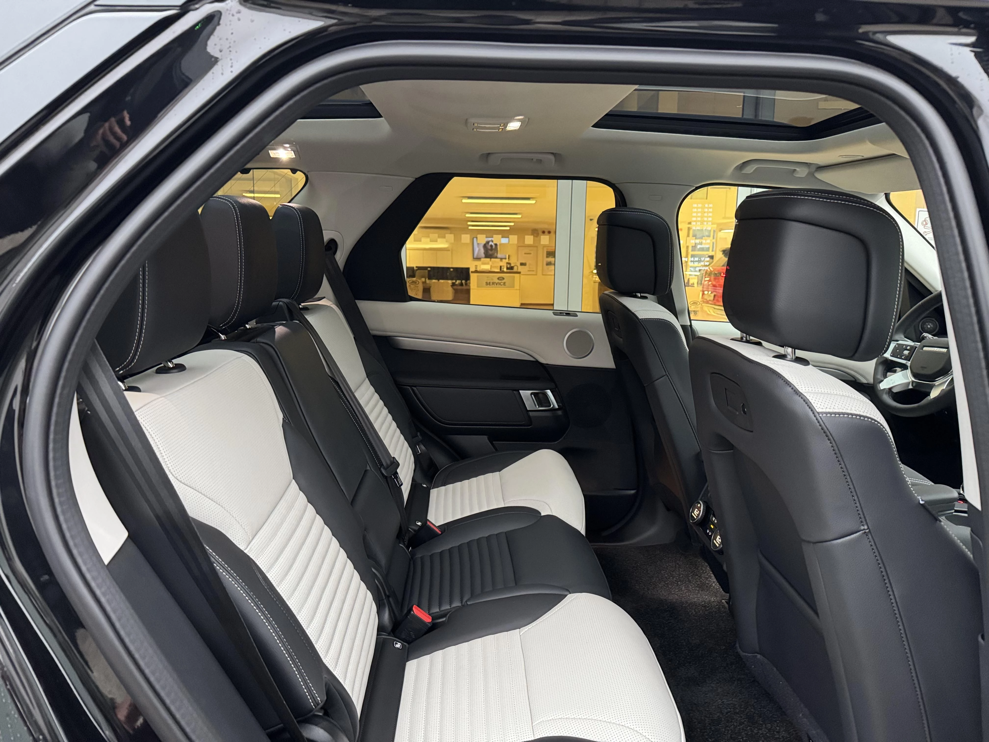 Land Rover-Discovery-image-3