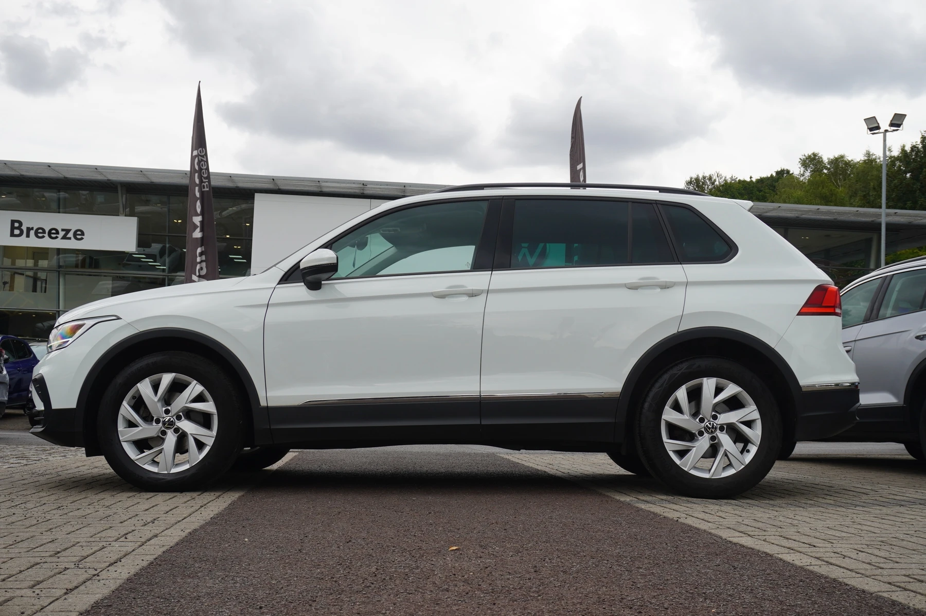 Volkswagen-Tiguan-image-16