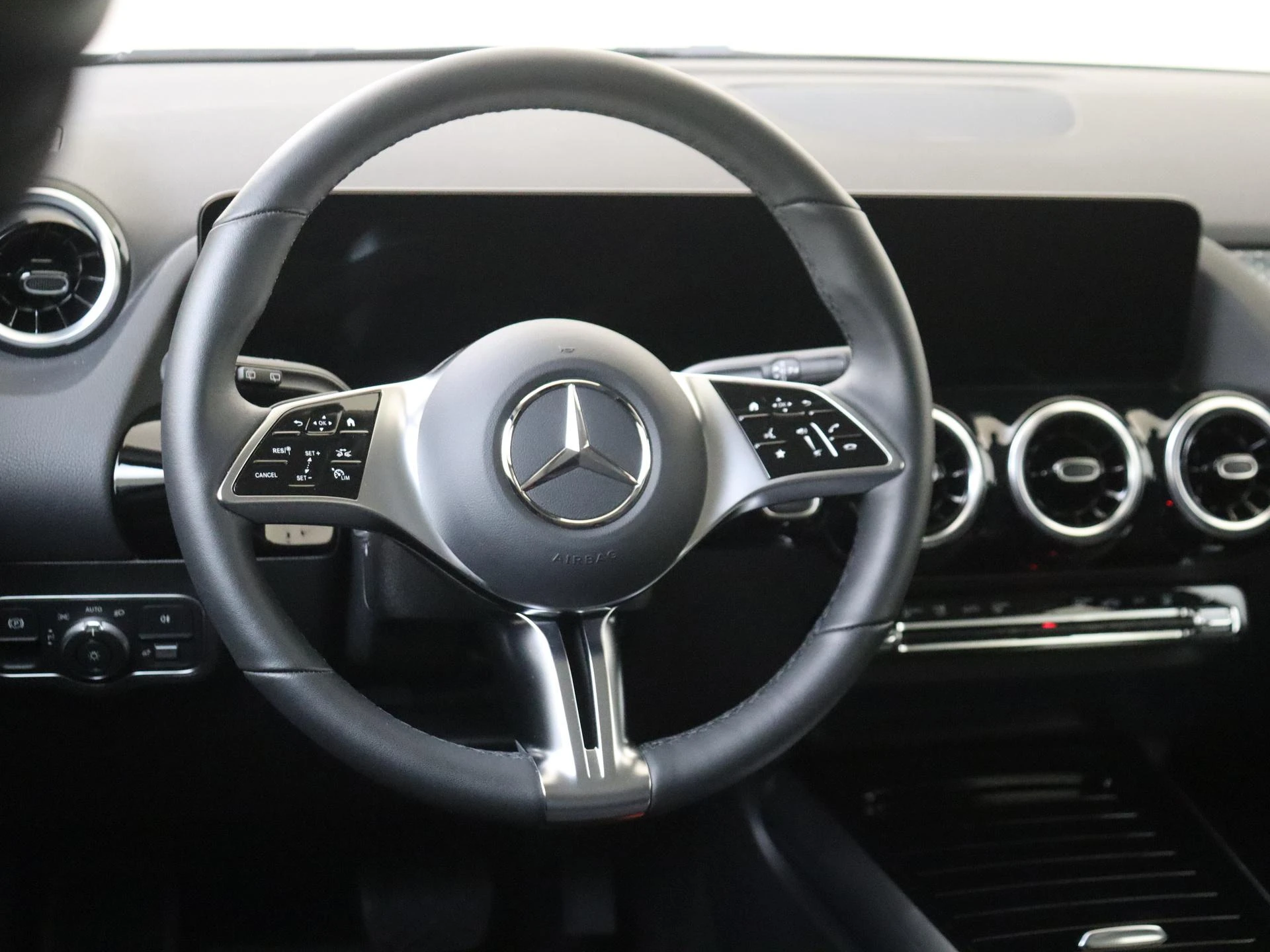 Mercedes-Benz-GLA-image-9