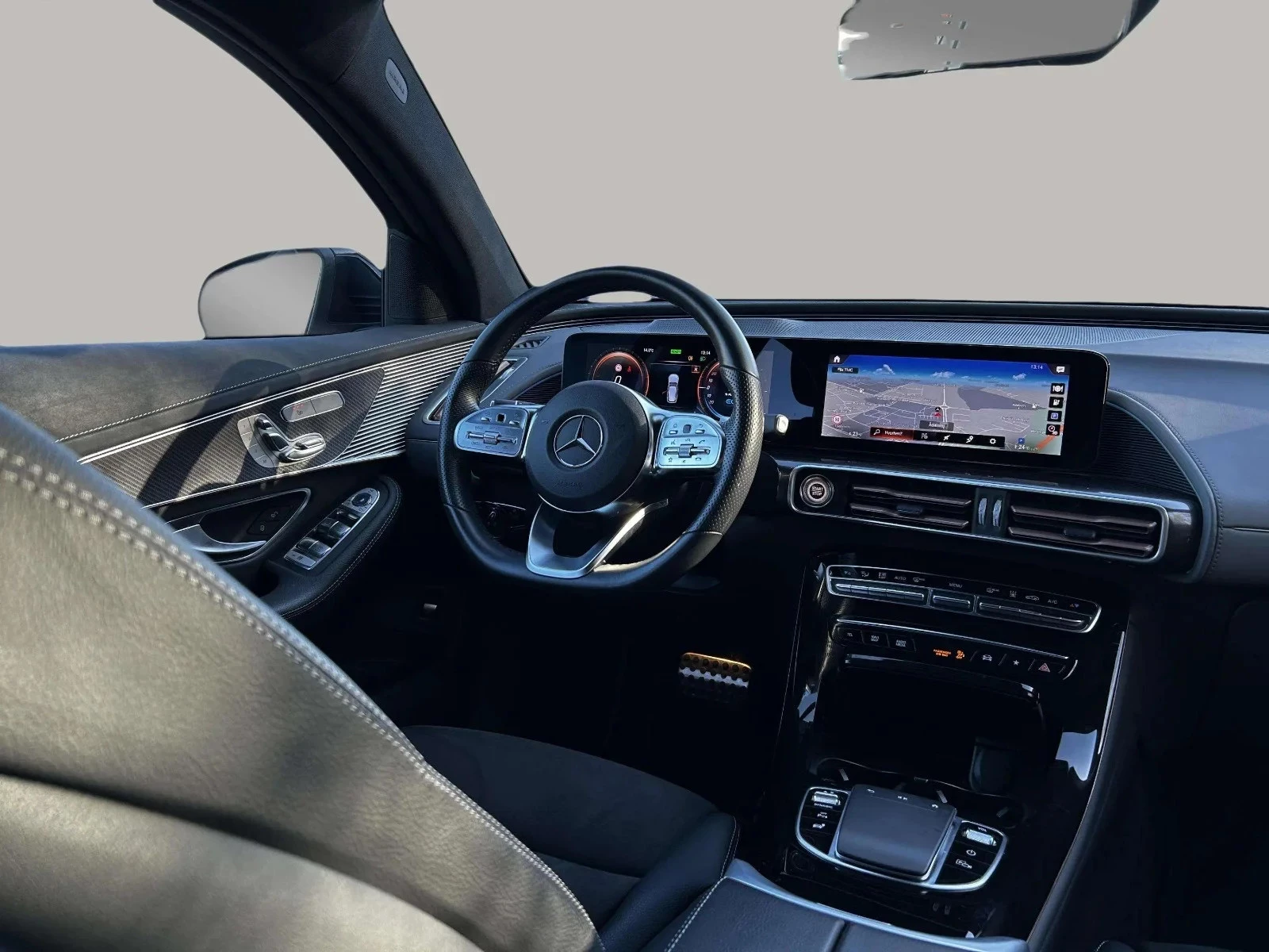 Mercedes-Benz-EQC-image-15