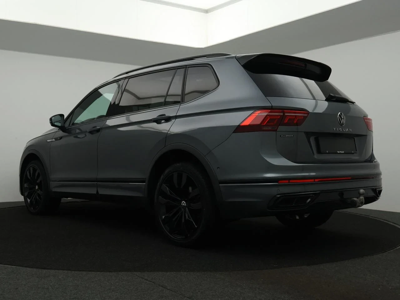 Volkswagen-Tiguan Allspace-image-7