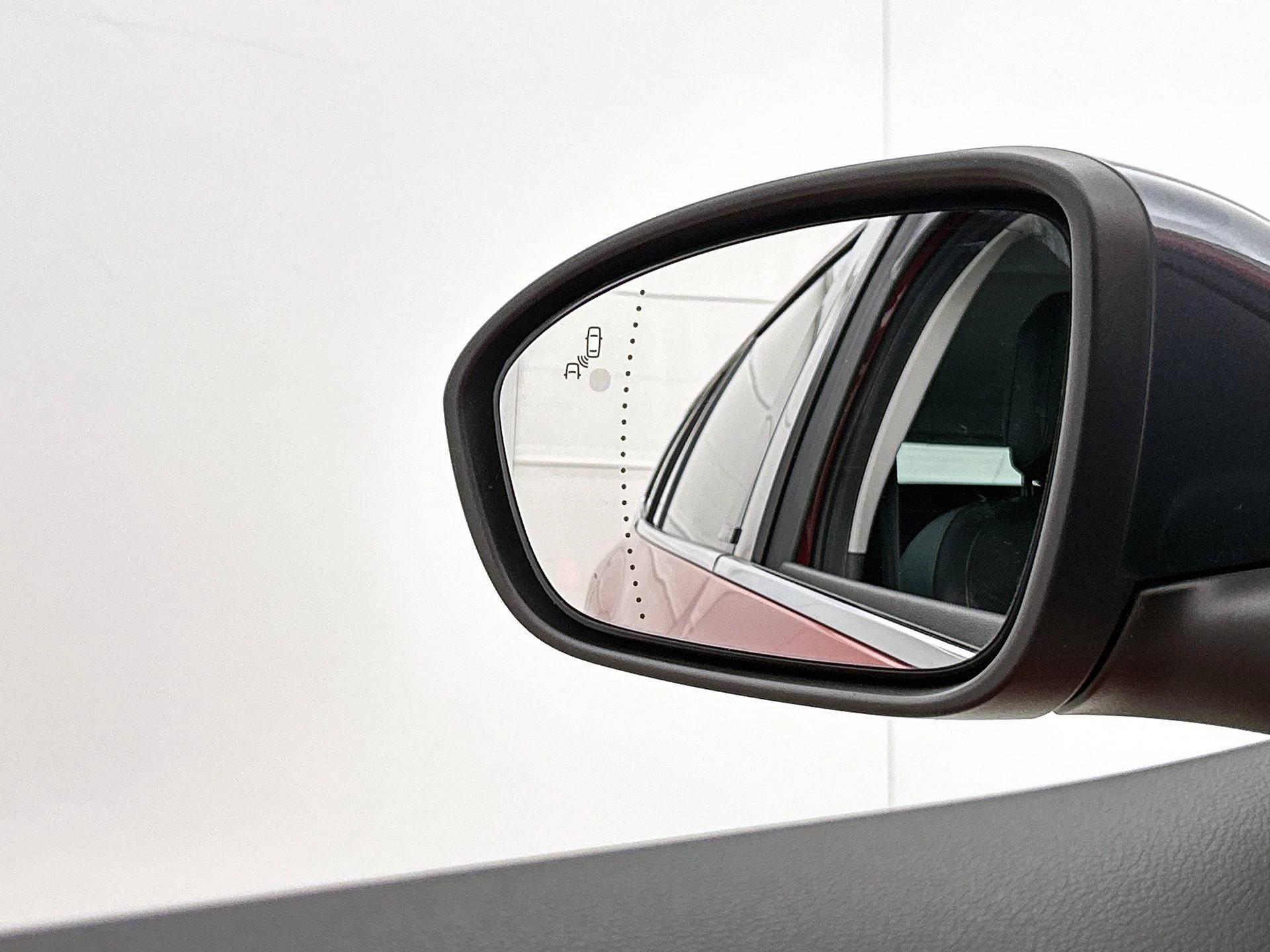 Renault-Megane E-Tech-image-20