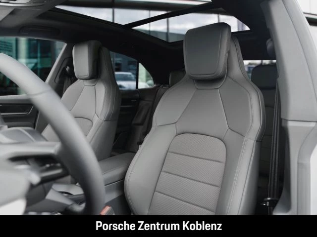 Porsche Macan 4 -