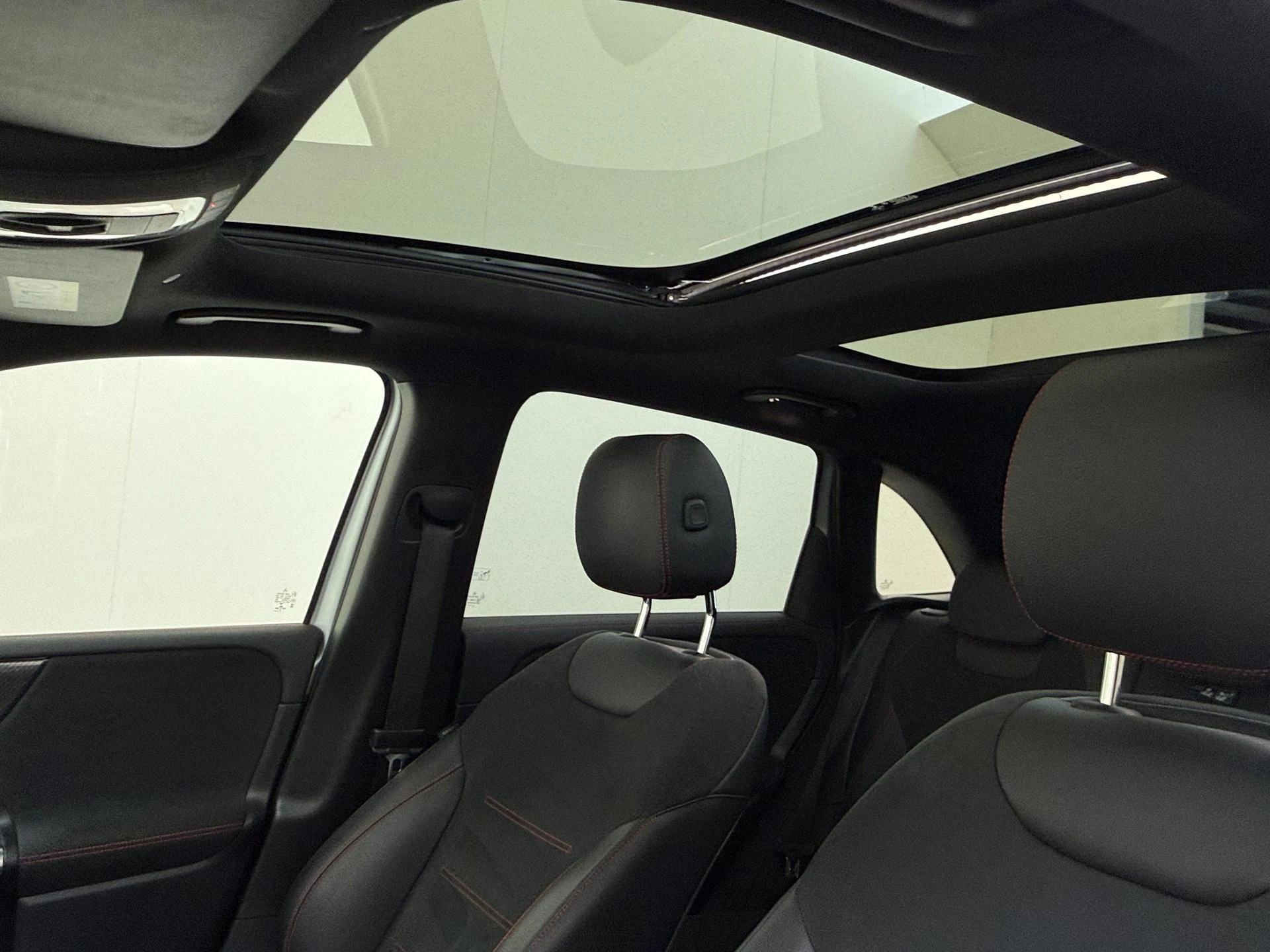 Mercedes-Benz-B-Klasse-image-28
