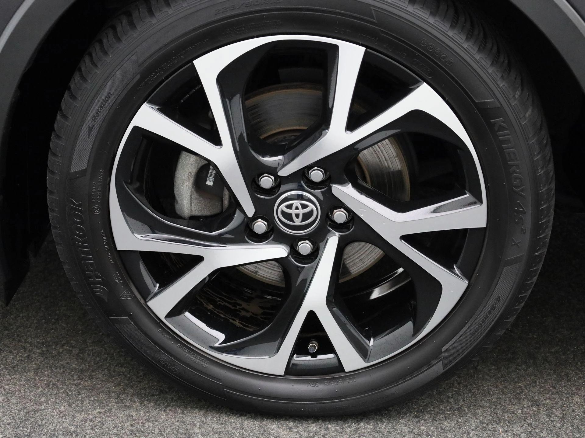 Toyota-C-HR-image-11