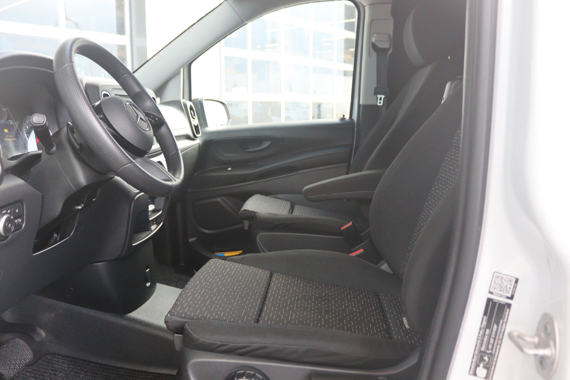 Mercedes-Benz-Vito-image-4
