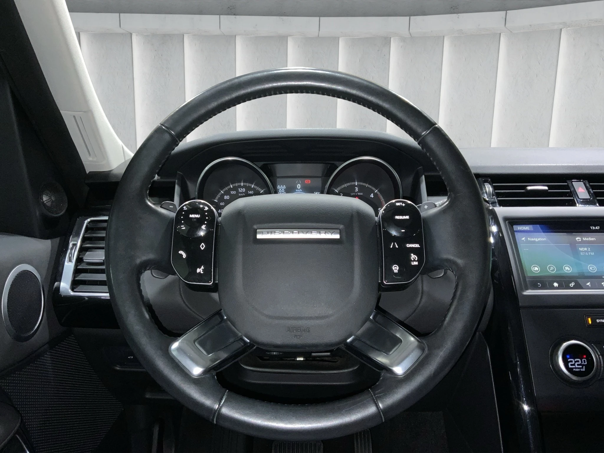Land Rover-Discovery-image-8