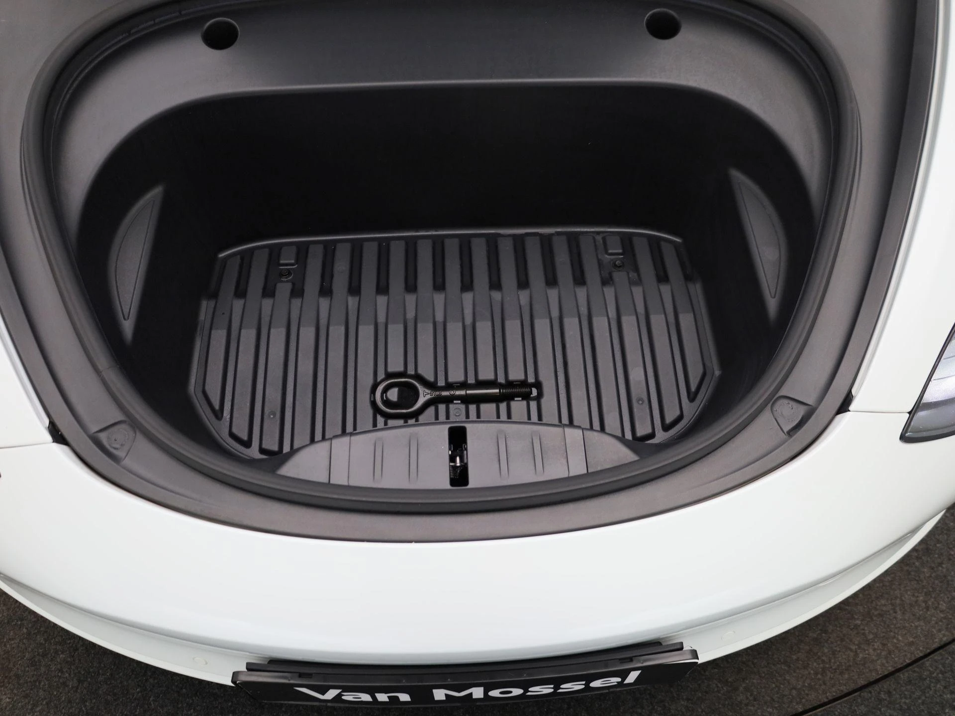 Tesla-Model 3-image-30