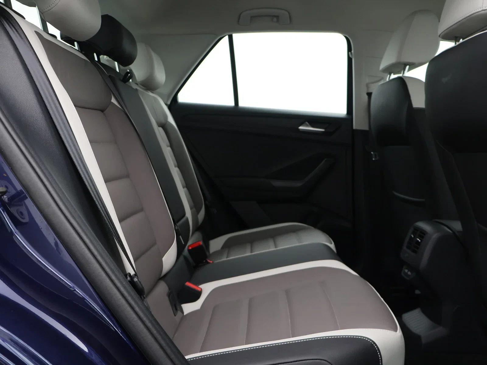 Volkswagen T-Roc T-Roc Style 1.6TDI 116PK *LEDER*PDC*ACC*AIRCO*APP-CONNECT*DAB-RADIO*ZETELVERWARMING*...*