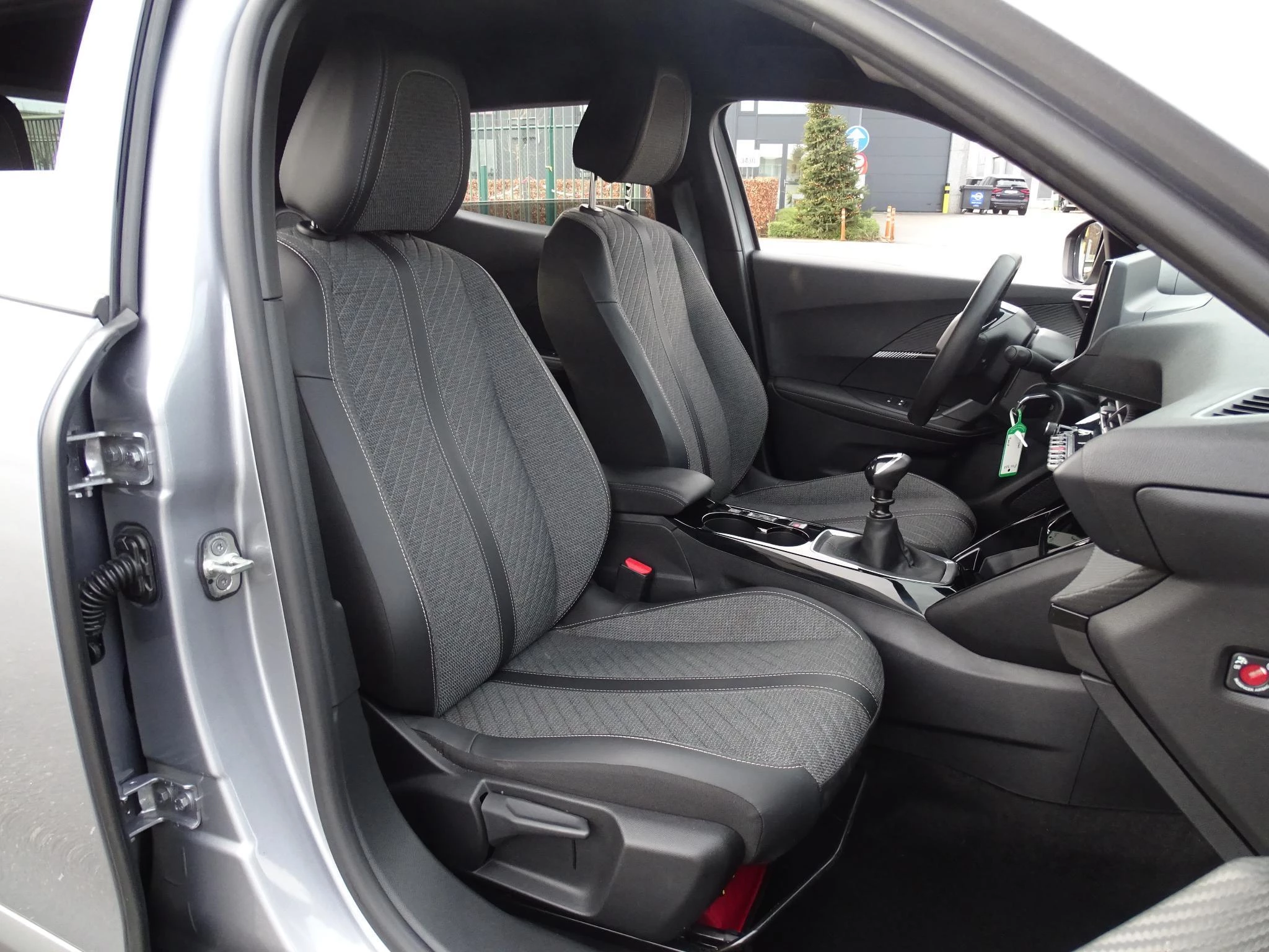 Peugeot-2008-image-11