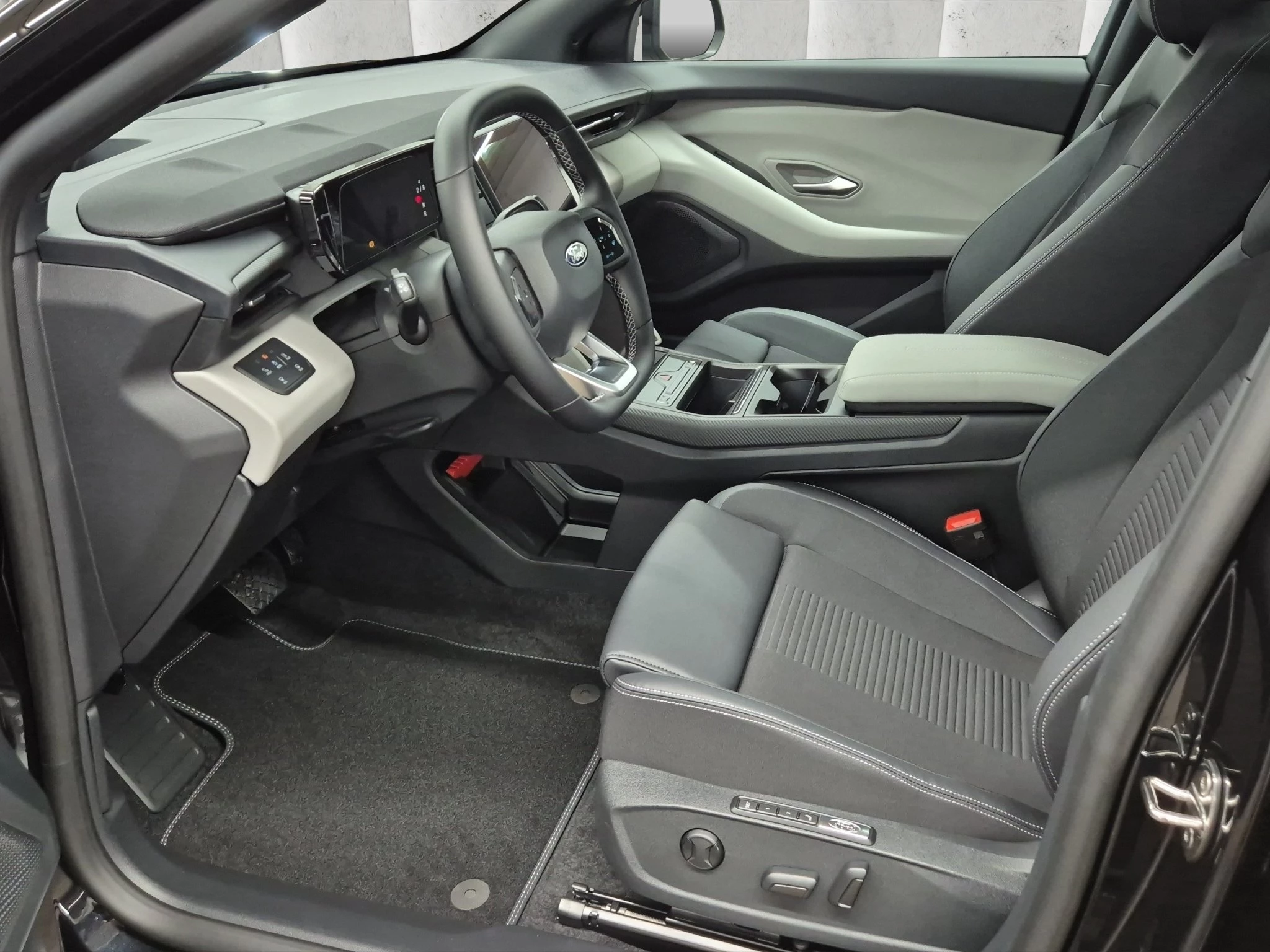 Ford Explorer BEV Premium SUV 77 kWh Elektromotor. 1-Gang-Automatik-Getriebe. Heckantrieb