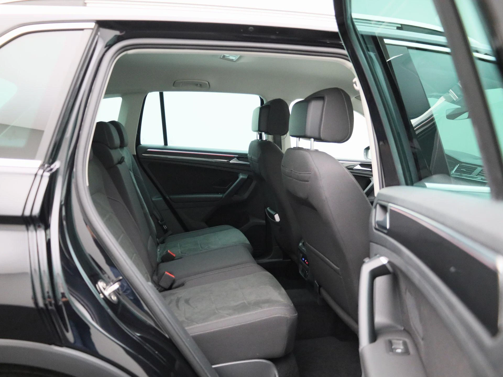 Volkswagen-Tiguan-image-38