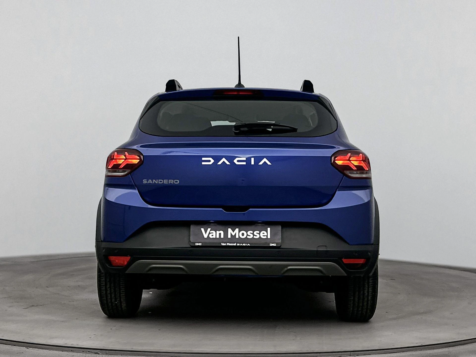 Dacia-Sandero Stepway-image-2