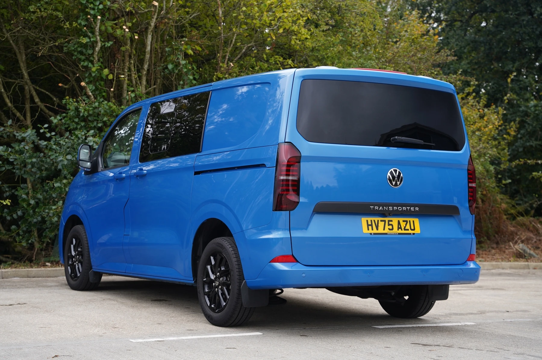 Volkswagen-Transporter-image-2