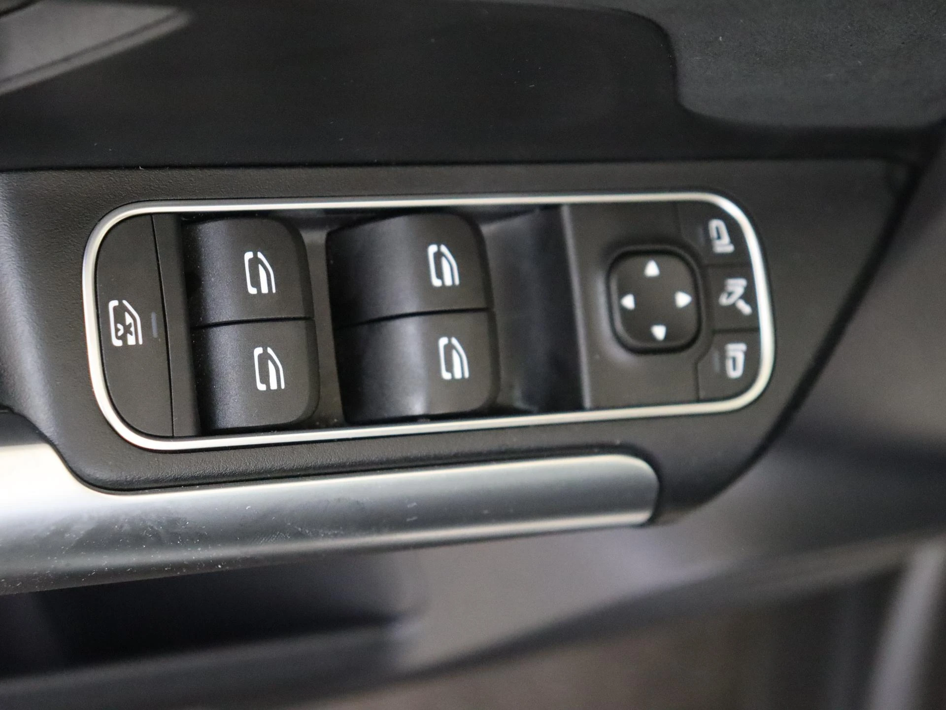 Mercedes-Benz-GLA-image-26