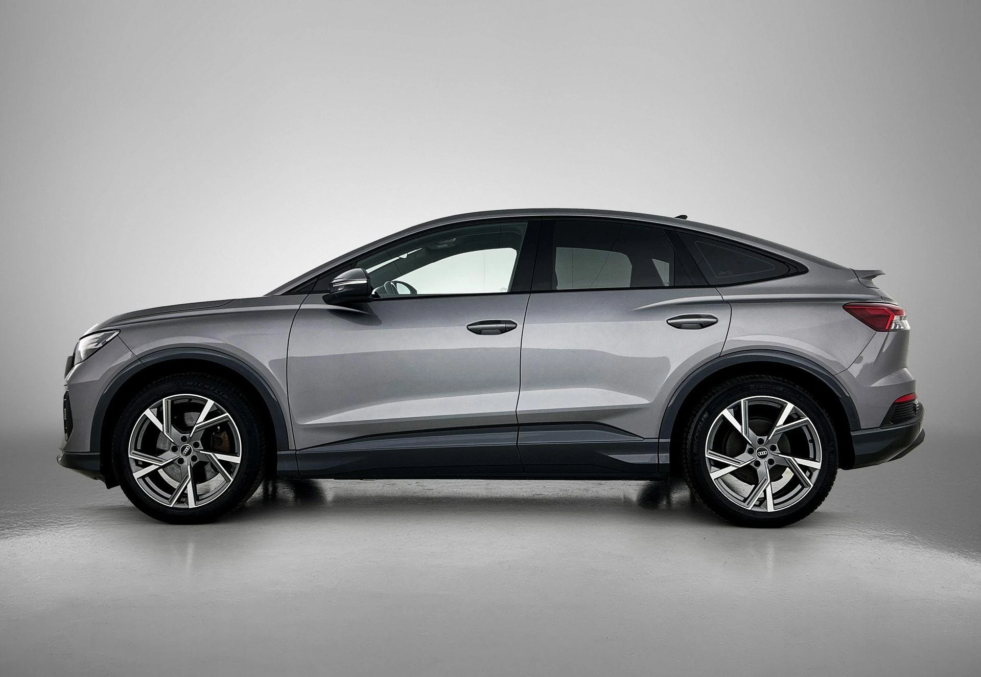 Audi-Q4 Sportback e-tron-image-2