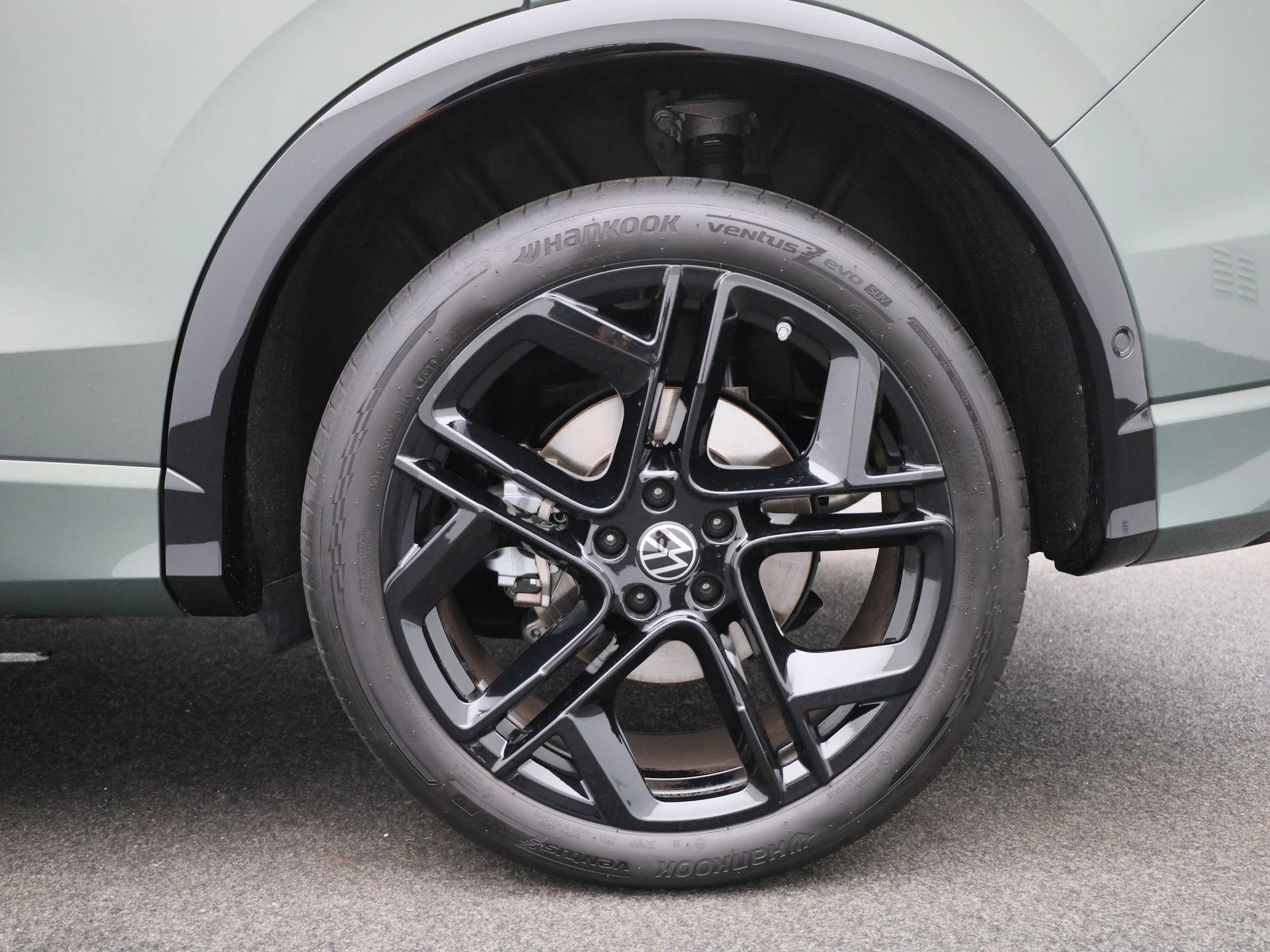 Volkswagen-Tiguan-image-12