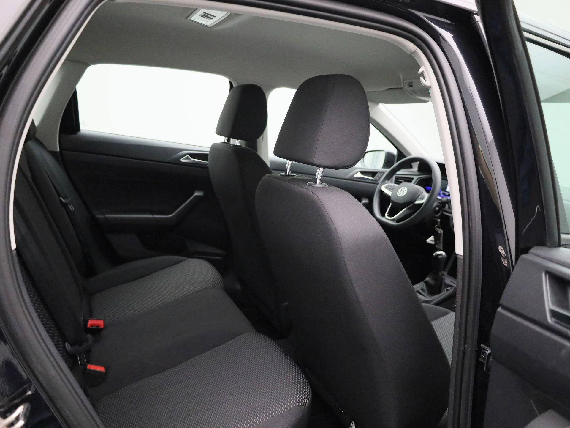 Volkswagen-Polo-image-27